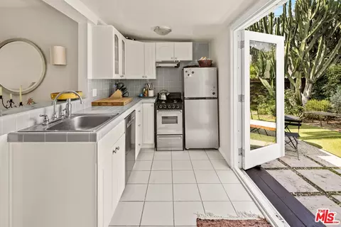 2477 Walnut Ave, Venice, CA 90291 photo 30