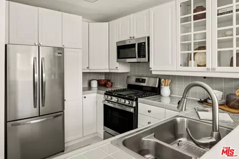 2477 Walnut Ave, Venice, CA 90291 photo 11