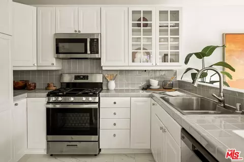 2477 Walnut Ave, Venice, CA 90291 photo 10