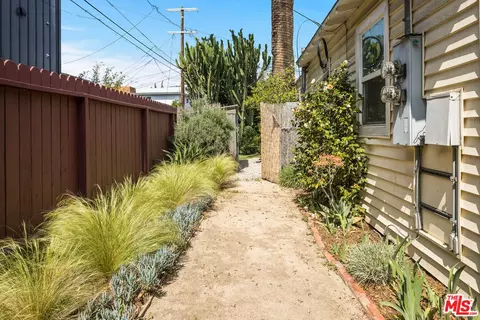 2477 Walnut Ave, Venice, CA 90291 photo 39