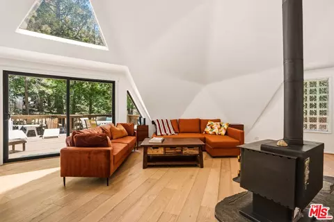 Living - 55000 Daryll Rd, Idyllwild, CA 92549 photo 3 of 7