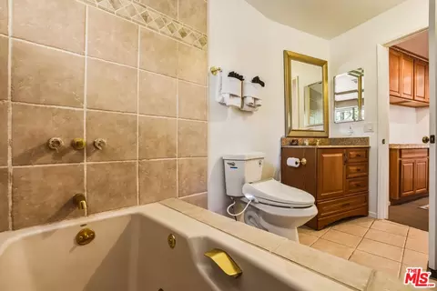 Bath - 55000 Daryll Rd, Idyllwild, CA 92549 photo 3 of 5
