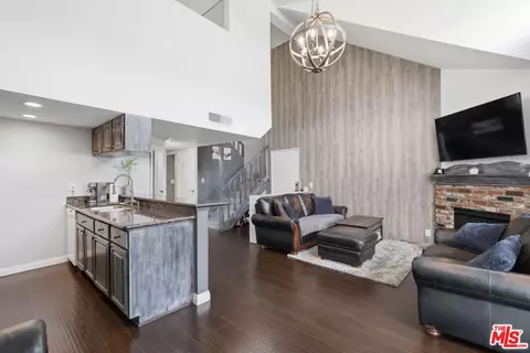 15946 Vanowen St #209, Van Nuys, CA 91406