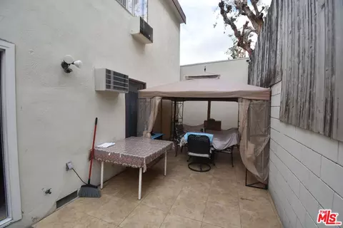 Exterior - 1320 N Columbus Ave, Glendale, CA 91202 photo 2 of 4