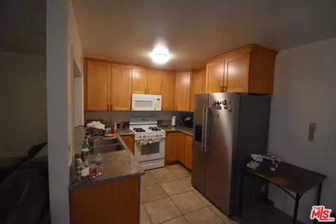 Kitchen - 1320 N Columbus Ave, Glendale, CA 91202 photo 1 of 2