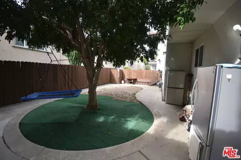 Exterior - 1320 N Columbus Ave, Glendale, CA 91202 photo 3 of 4