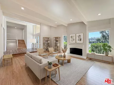 4117 Ellenita Ave, Tarzana, CA 91356