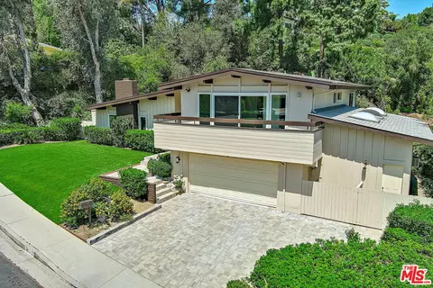 4117 Ellenita Ave, Tarzana, CA 91356