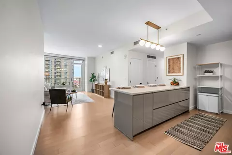1050 S Grand Ave #1303, Los Angeles, CA 90015