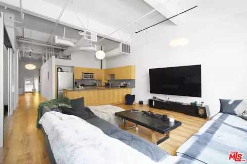 1130 S Flower St #215, Los Angeles, CA 90015