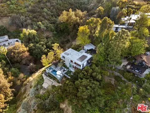 View/Area - 1290 Rancheros Rd, Pasadena, CA 91103 photo 2 of 6