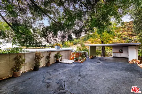 Exterior - 1290 Rancheros Rd, Pasadena, CA 91103 photo 6 of 18