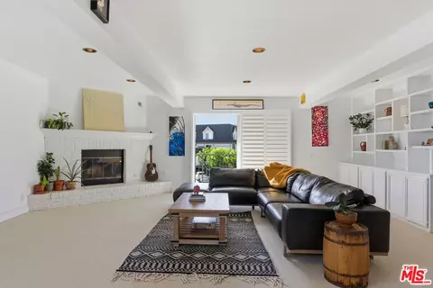 2385 Roscomare Rd #E17, Los Angeles, CA 90077