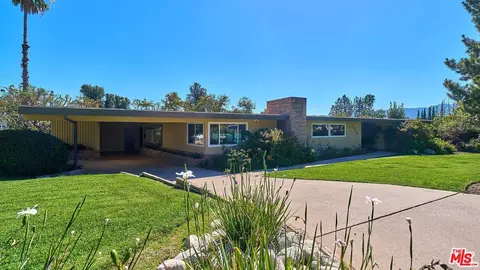 1908 Lyans Dr, La Canada Flintridge, CA 91011
