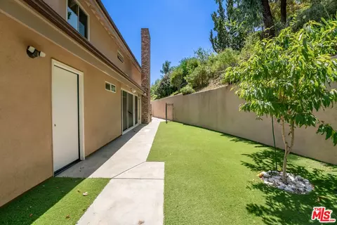 Exterior - 1432 Rutherford Dr, Pasadena, CA 91103 photo 9 of 13