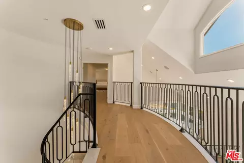 Entry Way - 1432 Rutherford Dr, Pasadena, CA 91103 photo 2 of 2