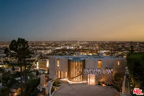 1302 Collingwood Pl, West Hollywood, CA 90069
