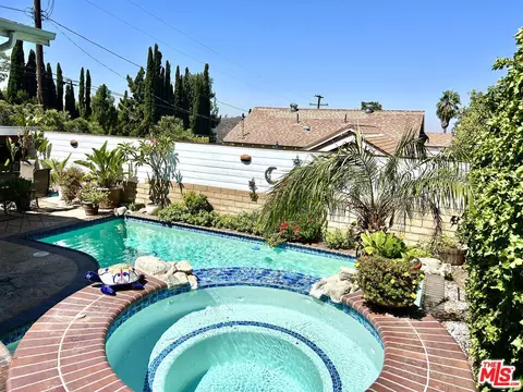 10205 Fairgrove Ave, Tujunga, CA 91042