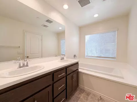 Bath - 43831 Madison Ct, Lancaster, CA 93536 photo 1 of 2