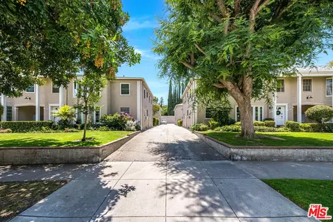 15224 Dickens St, Sherman Oaks, CA 91403