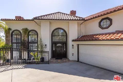 2651 La Cuesta Dr, Los Angeles, CA 90046