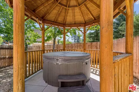 Exterior - 675 Elm St, Big Bear Lake, CA 92315 photo 4 of 5
