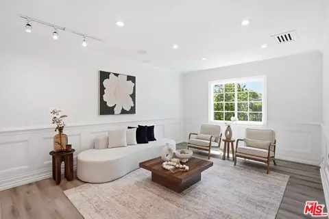 17721 Burbank Blvd, Encino, CA 91316