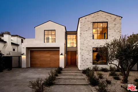 11621 Hesby St, Valley Village, CA 91601