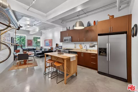 849 S Broadway #203, Los Angeles, CA 90014