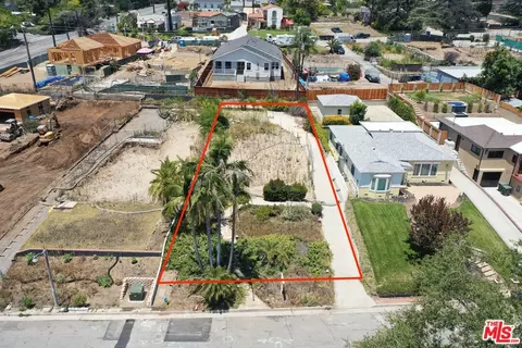 933 E Palm St, Altadena, CA 91001