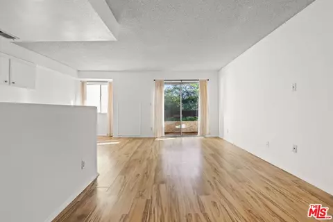 2700 Cahuenga Blvd #2216, Los Angeles, CA 90068