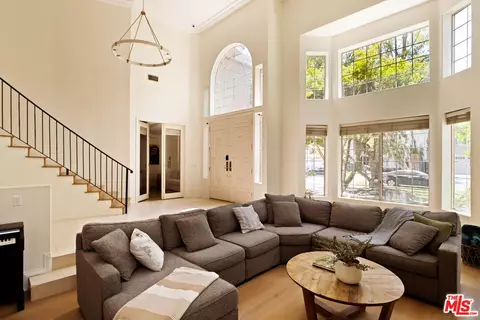 5150 Bellaire Ave, Valley Village, CA 91607