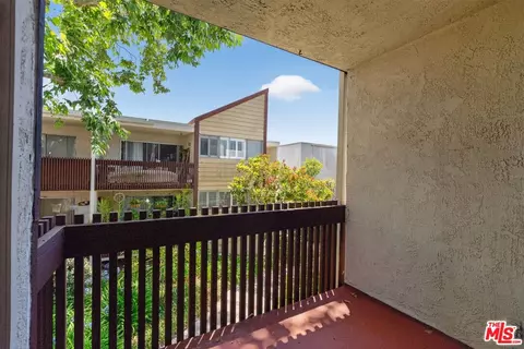 5900 Canterbury Dr #B217, Culver City, CA 90230