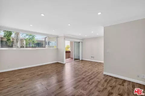 5900 Canterbury Dr #B217, Culver City, CA 90230