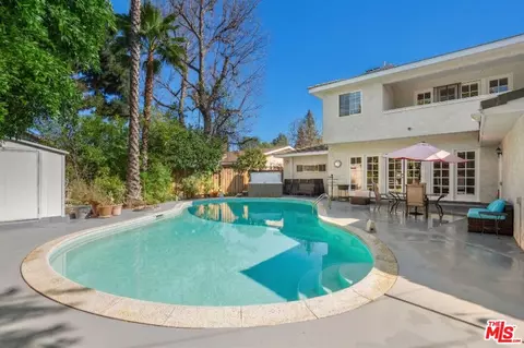 16155 Otsego St, Encino, CA 91436