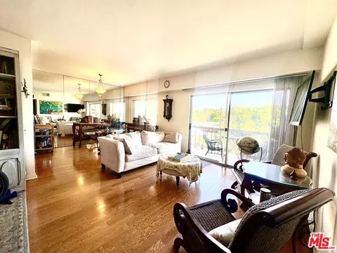 622 S Barrington Ave #408, Los Angeles, CA 90049