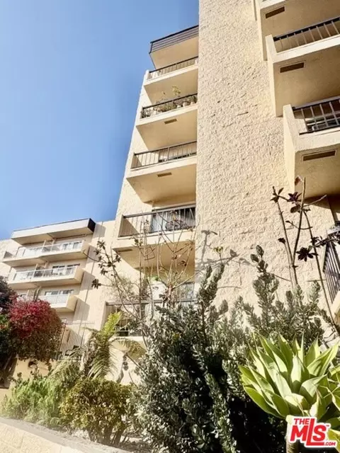 622 S Barrington Ave #408, Los Angeles, CA 90049