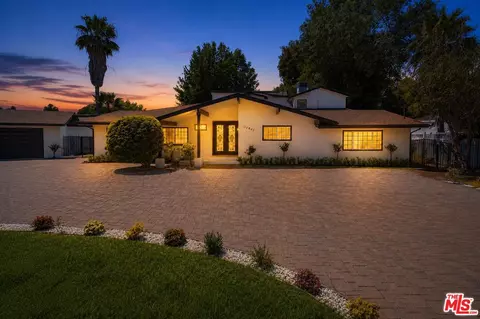 22842 Hatteras St, Woodland Hills, CA 91367
