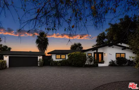 22842 Hatteras St, Woodland Hills, CA 91367