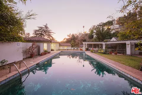 3015 N Beachwood Dr, Los Angeles, CA 90068