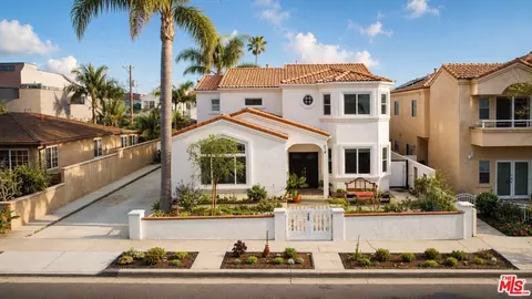 218 Indianapolis Ave, Huntington Beach, CA 92648