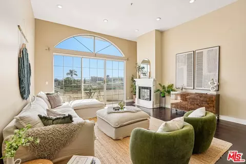 3535 Dunn Dr #4, Los Angeles, CA 90034