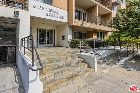 3061 W 12th Pl #207, Los Angeles, CA 90006