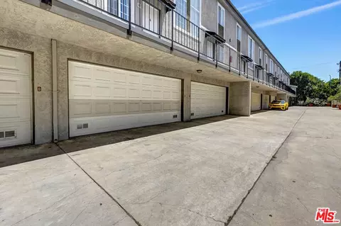 Exterior - 18547 Saticoy St, Reseda, CA 91335 photo 3 of 5