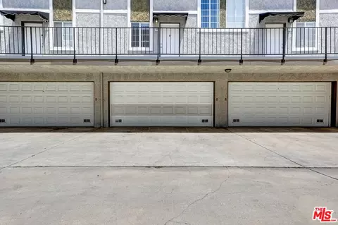 Exterior - 18547 Saticoy St, Reseda, CA 91335 photo 4 of 5