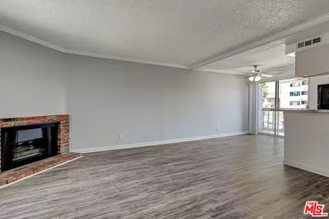 Living - 18547 Saticoy St, Reseda, CA 91335 photo 3 of 3