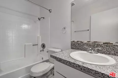 Bath - 18547 Saticoy St, Reseda, CA 91335 photo 1 of 2