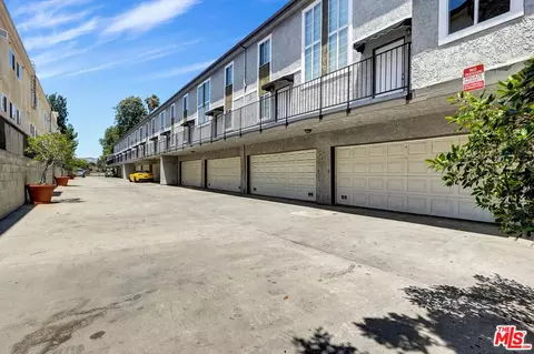 Exterior - 18547 Saticoy St, Reseda, CA 91335 photo 1 of 5