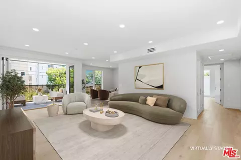 505 S Barrington Ave #202, Los Angeles, CA 90049