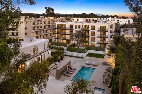 505 S Barrington Ave #202, Los Angeles, CA 90049